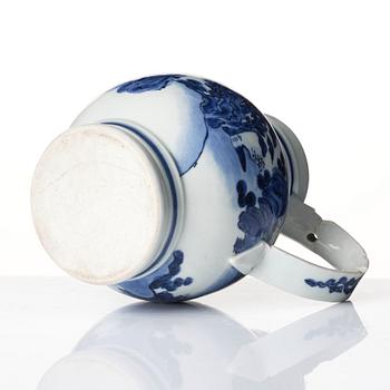 A Chinese blue and white porcelain tankard, Qing dynasty, 18th century.