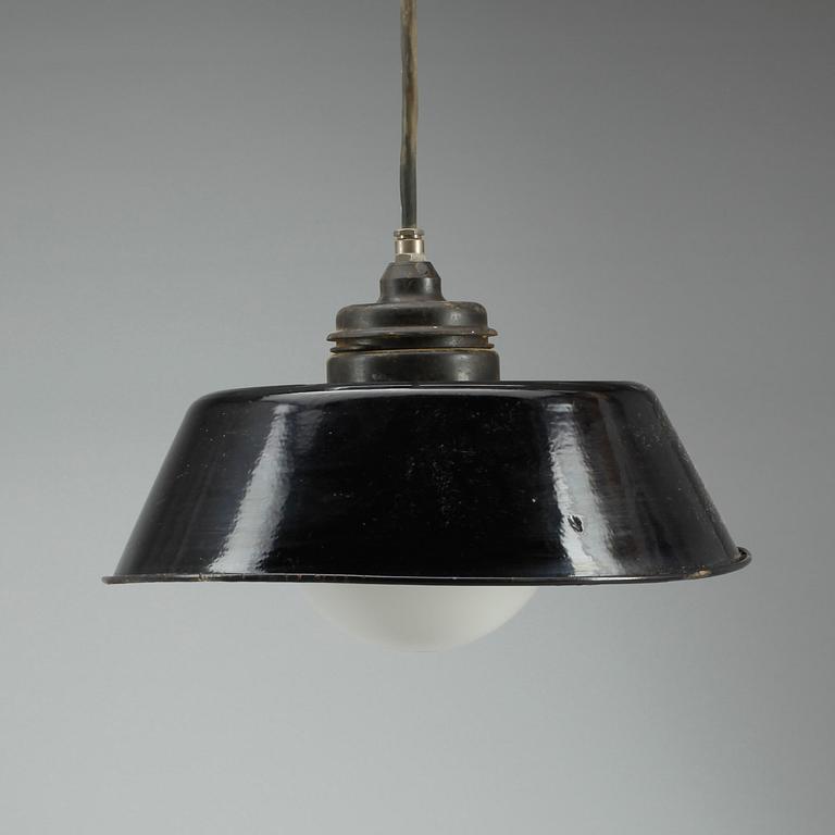TAKLAMPOR, industri, 2 st, möjligen Asea. 1900-talets första hälft.