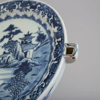 A blue and white export porcelain hot water dish, Qing dynasty, Qianlong (1736-95).