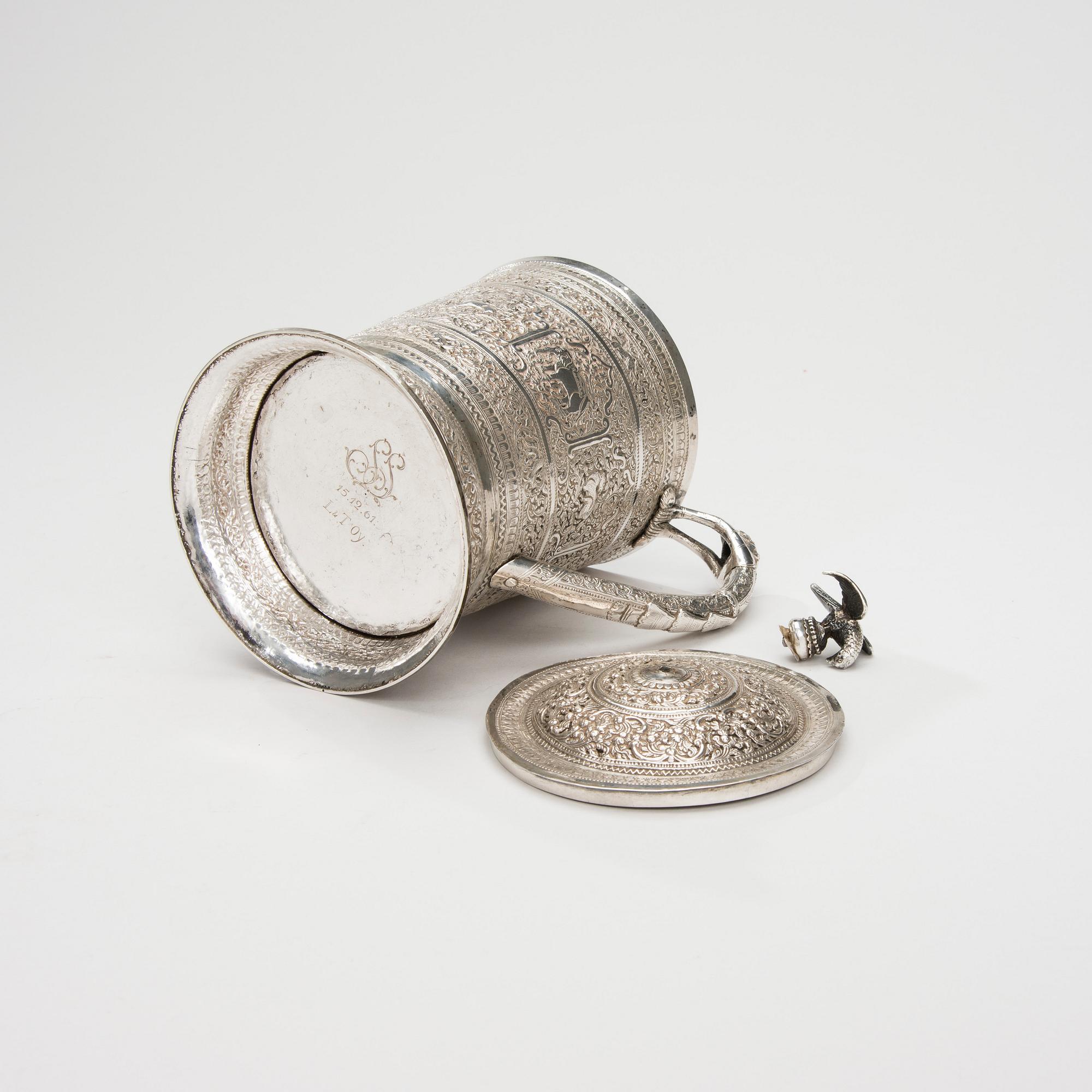 STOP, ostämplat silver, Sydostasien, 1900-talets senare hälft. Vikt ca 596,3 g.