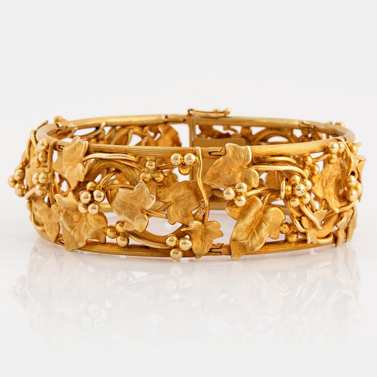 An 18K gold bracelet.