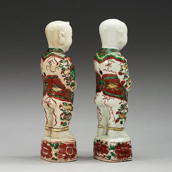 A pair of famille verte figures, Qing dynastin, Kangxi (1662-1722).