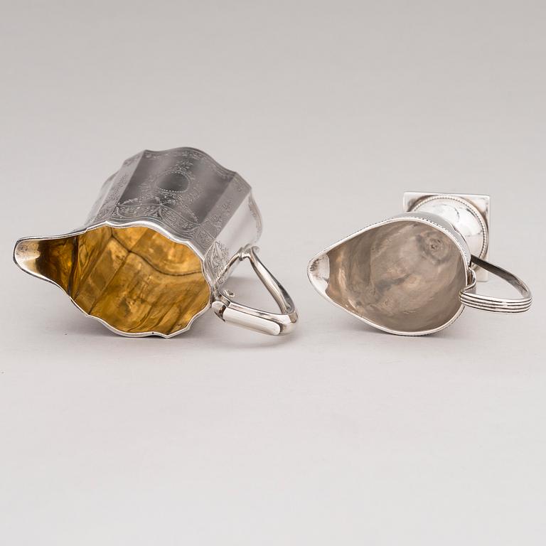 GRÄDD- och MJÖLKKANNA, sterling silver, Thomas Hyde 1783 resp. Walter & John Barnard 1877, London.