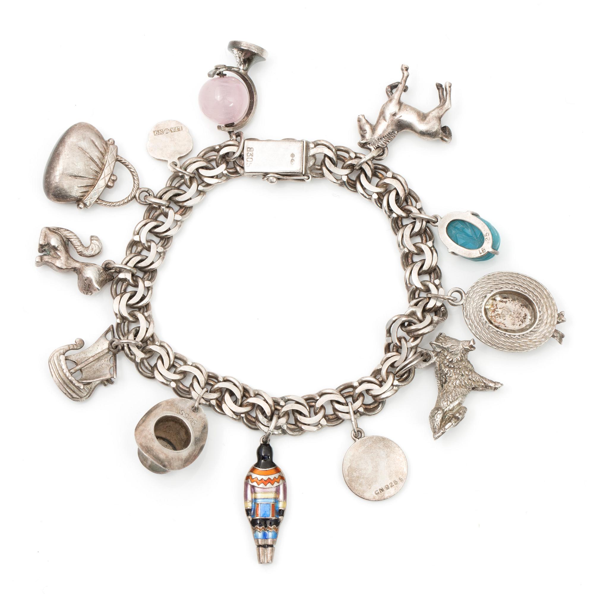 ARMBAND med berlocker, silver, svenska importstämplar, 1900-tal. Vikt ca 46 gram.