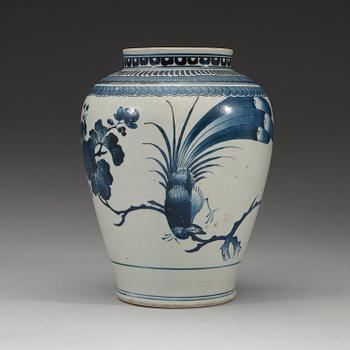 A blue and white Japanese jar, Edo period, 17th Century.