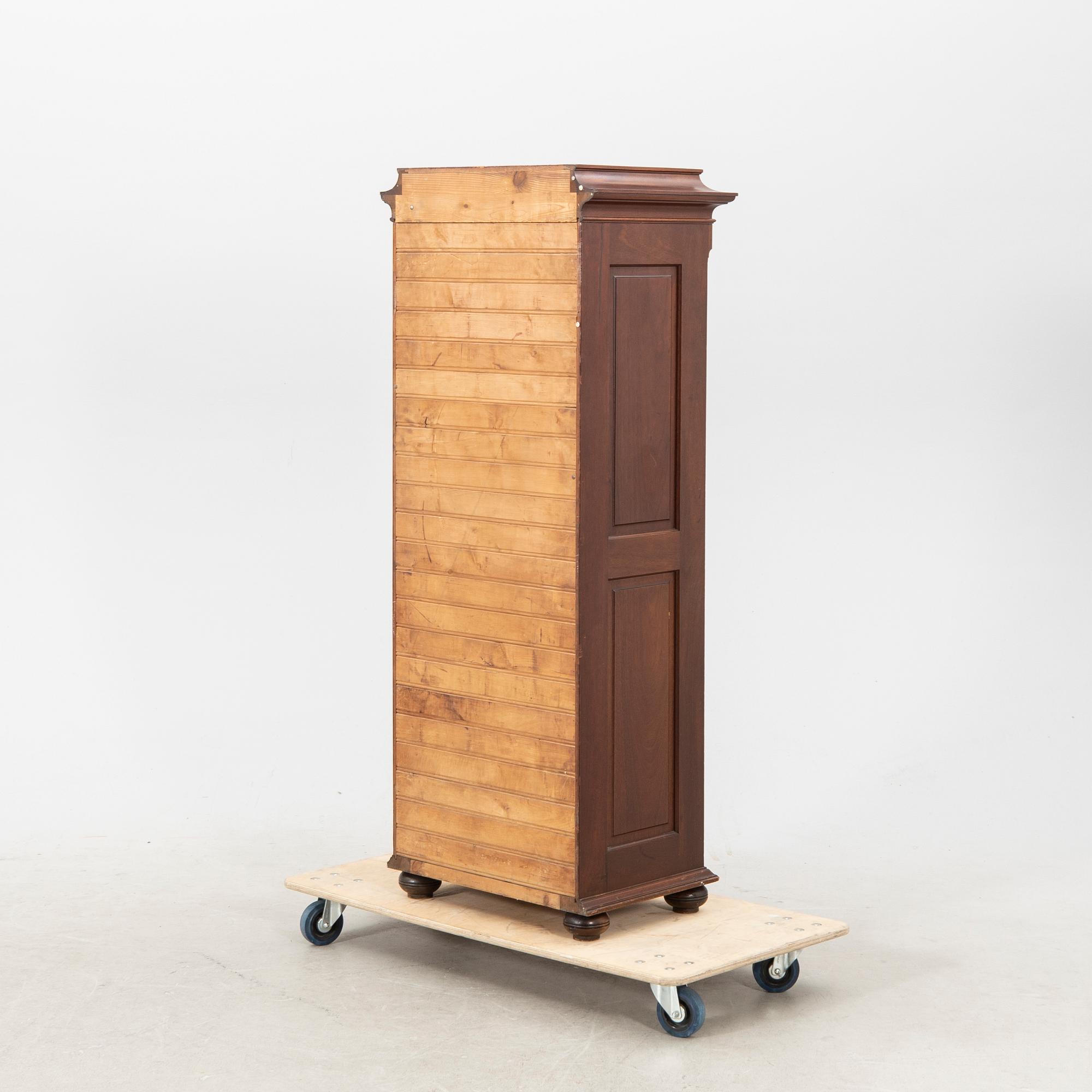 Jalusiskåp tidigt 1900-tal Åtvidaberg.