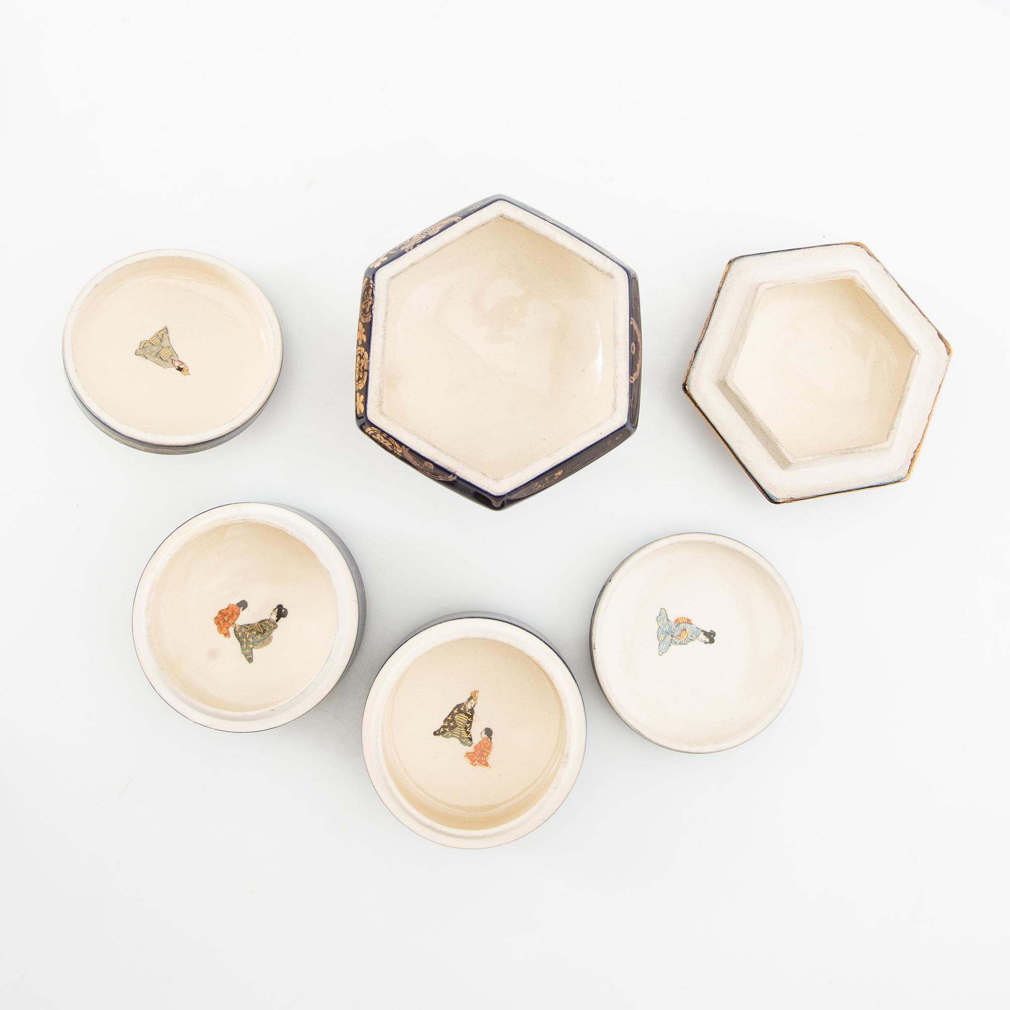 A collection of vases, bowls, and boxes 10 dlr Japan 20th century.