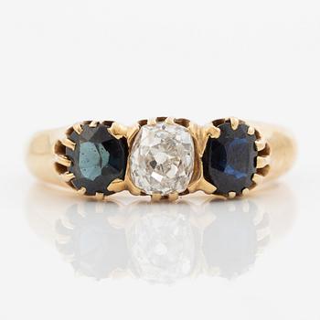 Ring 14K gold with an old-cut diamond and two blue stones.