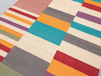 A Kilim carpet, modern design, approx. 305 x 201 cm.