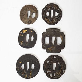 Tsuba, 6 st, varav två signerade, Meiji och Edo.