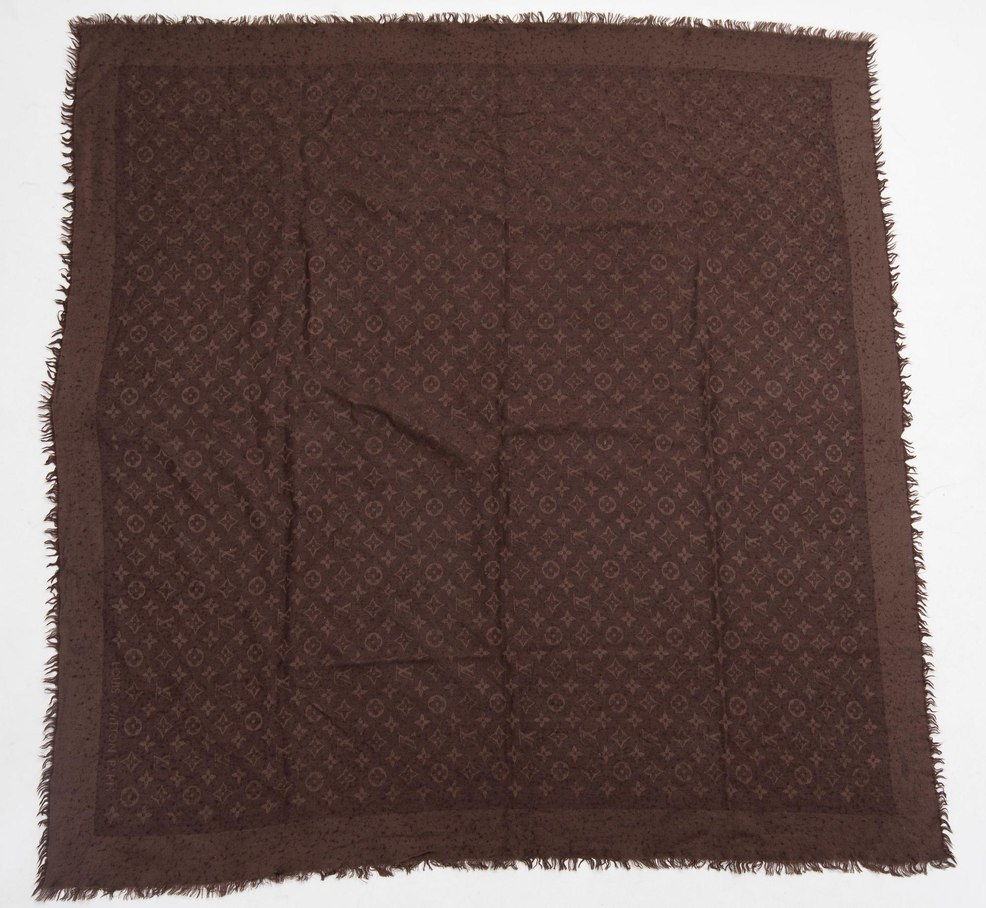 SJALAR, 3 stycken, Louis Vuitton.