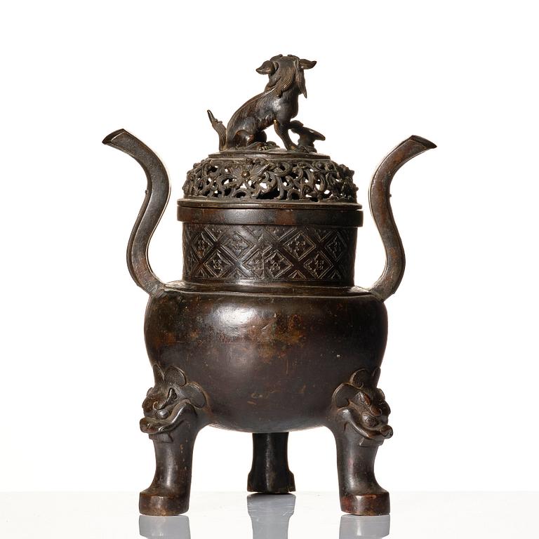 A large bronze censer, Ming dynasty (1368-1644).