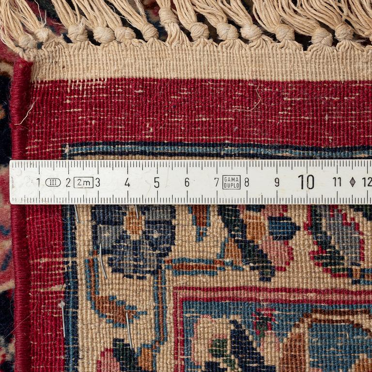 A semi-antique Kerman carpet, of Safavid 'vase' design, ca 484 x 291 cm.