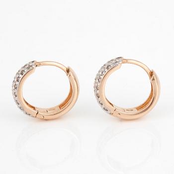 ÖRHÄNGEN, ett par med diamanter totalt ca 0.35 ct.