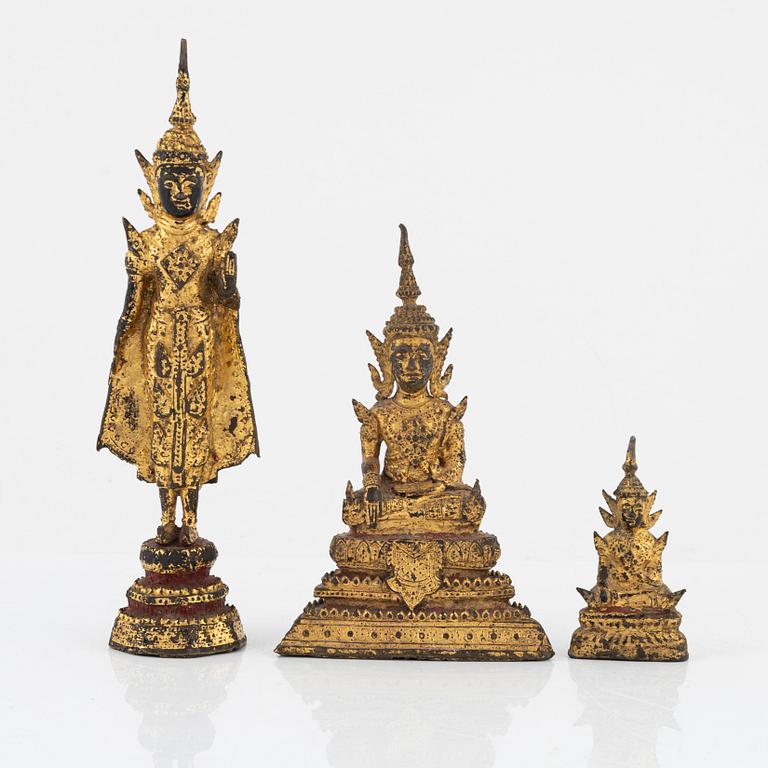 Buddhor, tre stycken, brons. Thailand, Bangkok,  omkring 1900.