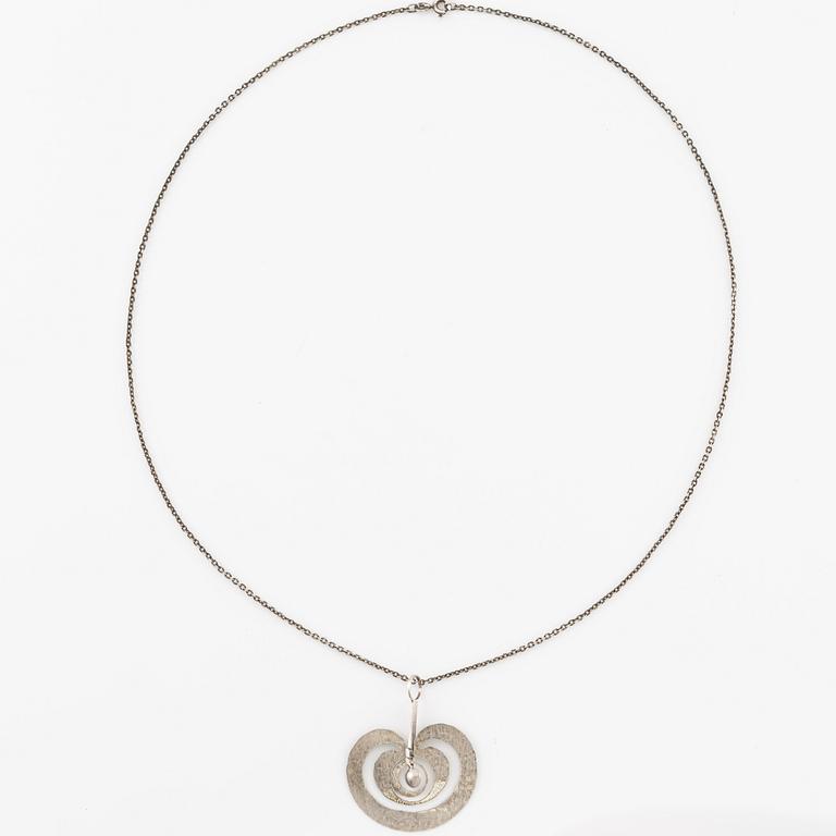 Tapio Wirkkala, hänge "Äpple", sterlingsilver, Kultakeskus, Tavastehus 1976, med kedja silver.