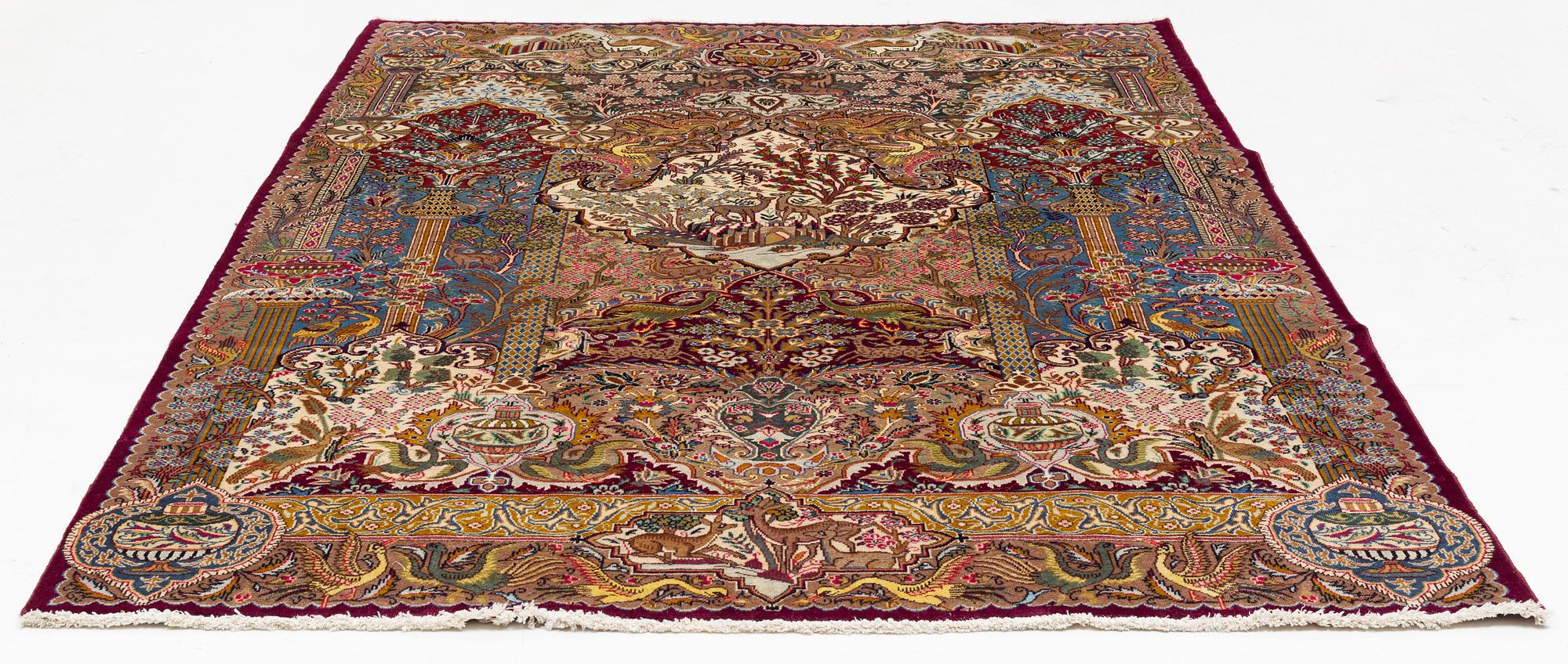 A Kashmar carpet, ca 295 x 202 cm.