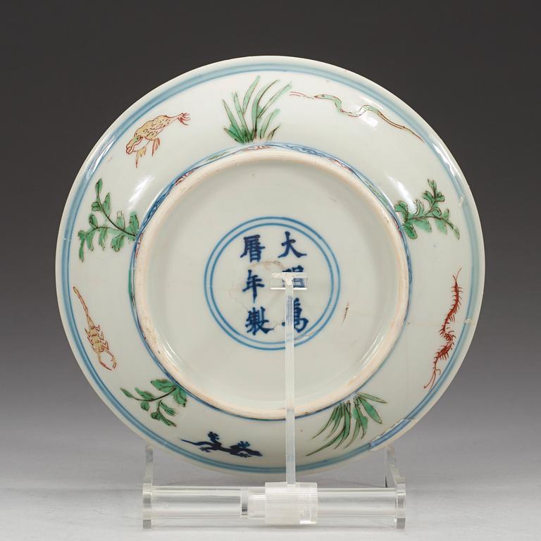FAT, porslin. Ming dynastin, med Wanlis sex karaktärers märke och tid (1573-1620).