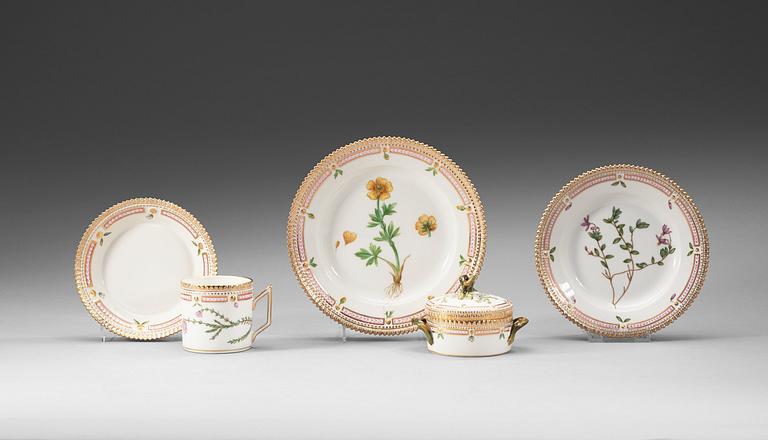 KAFFESERVIS, 14 delar, porslin. "Flora Danica", Kungl. Dansk, 1900-tal.