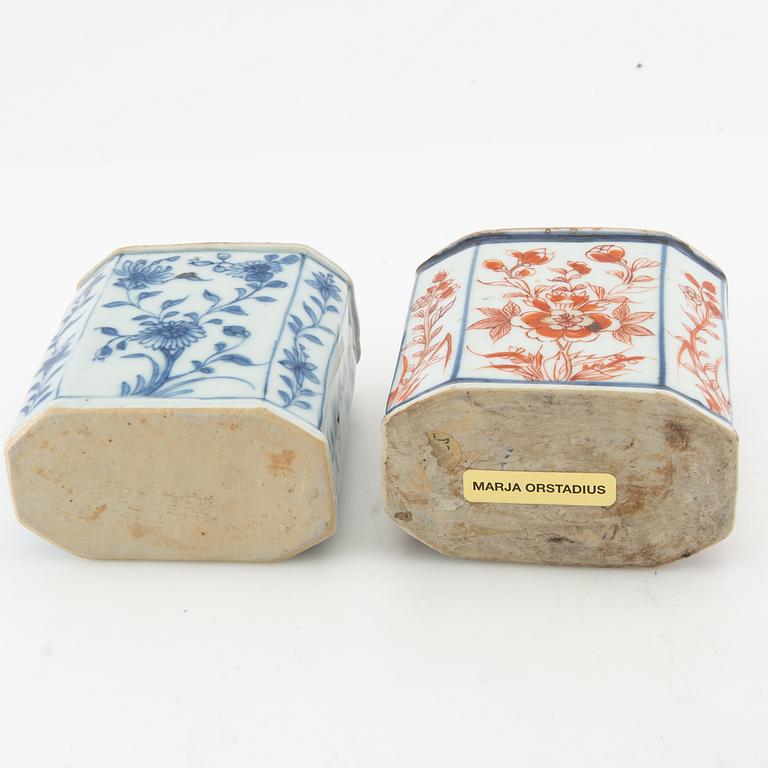 Tedosor 2 st Kina 1700-tal porslin.