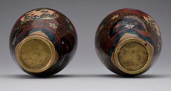 VASER, sex stycken, cloisonne. Japan, Meiji.