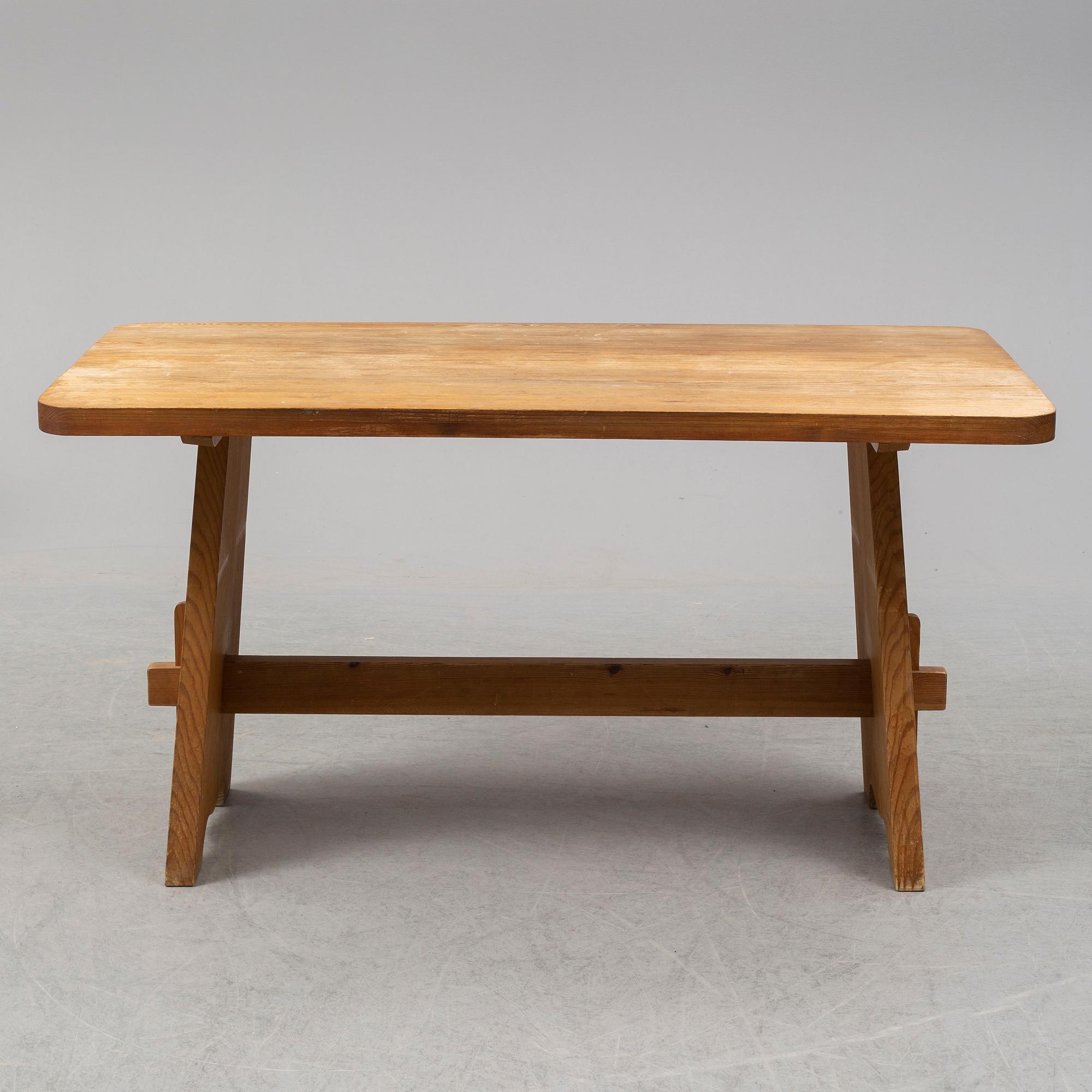 SPORTSTUGEMÖBEL, a pine dinner table and four chairs (3+1), one by Göran Malmvall, Svensk Fur, Sweden mid 20th century.