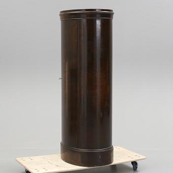 KOLONNSKÅP, bonad björk. 1920-30-tal.