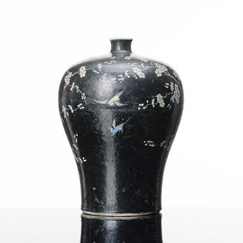 A Chinese famille noire Meiping vase, Qing dynasty, 19th Century.