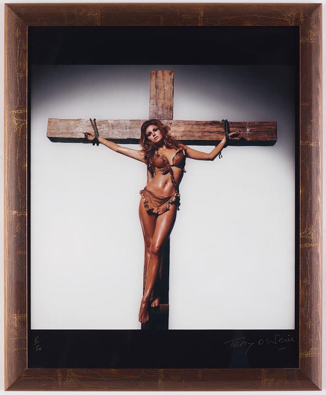 Terry O'Neill, "Raquel Welch on the Cross, Los Angeles", 1970.