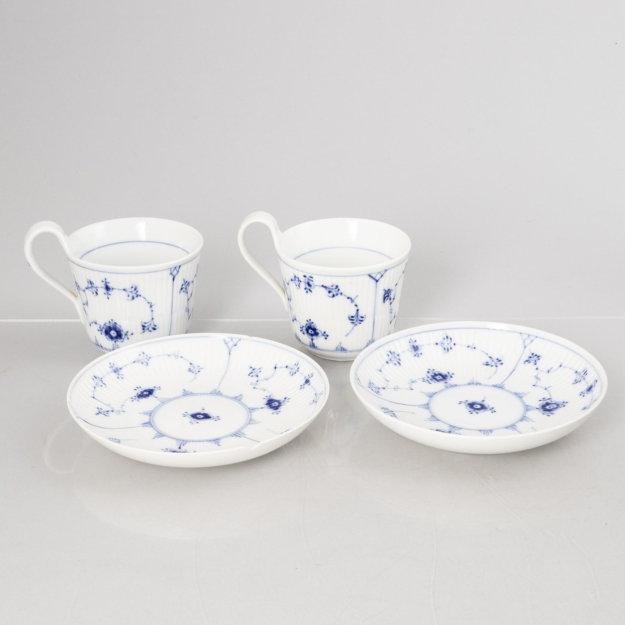 Servisdelar, 13 st, porslin, "Musselmalet", Royal Copenhagen, Danmark.