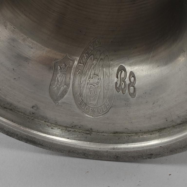 BÄGARE SAMT VAS, tenn, Firma Svenskt Tenn, Stockholm, 1928 respektive 1930.