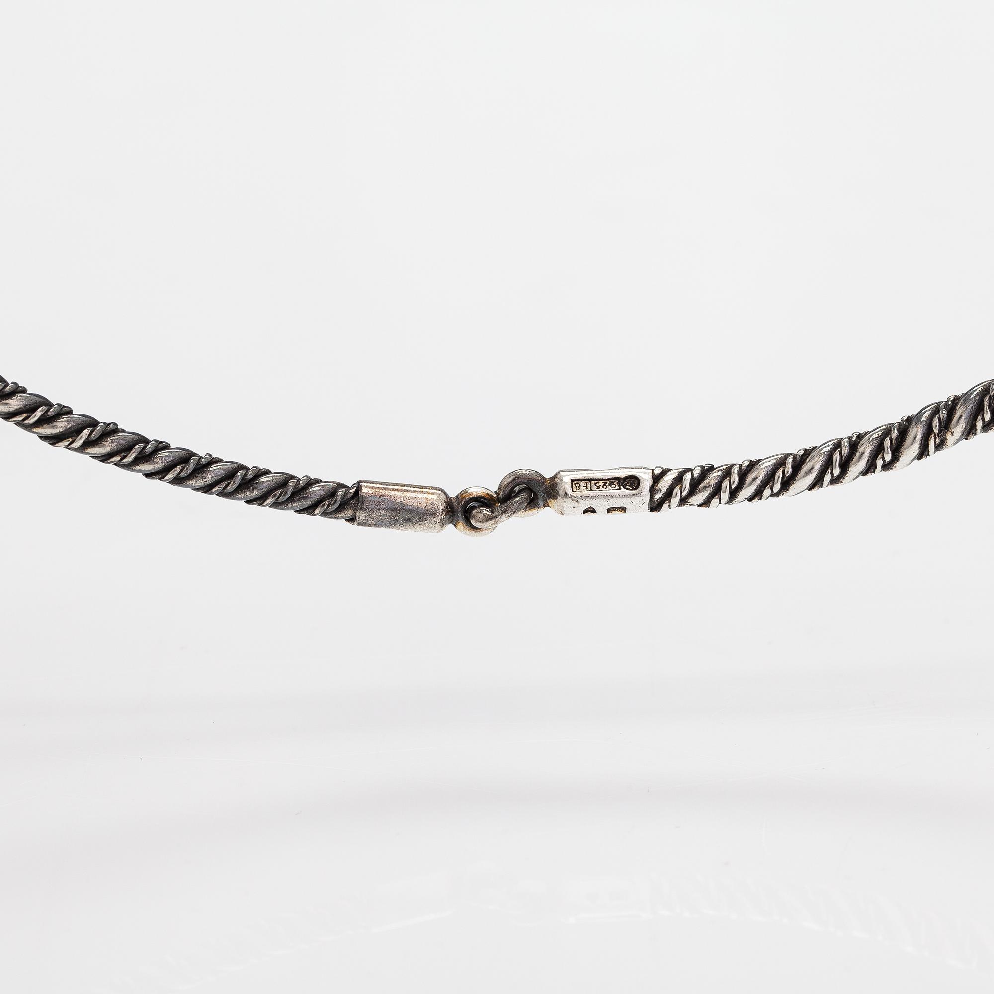 Halsband, ring och armband, silver. Helsingfors 1980-90-tal.