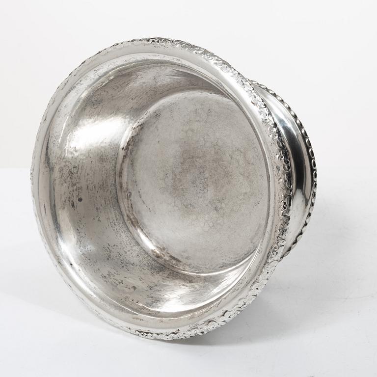 Bowl, silver, C.G Hallberg. Stockholm, 1920.