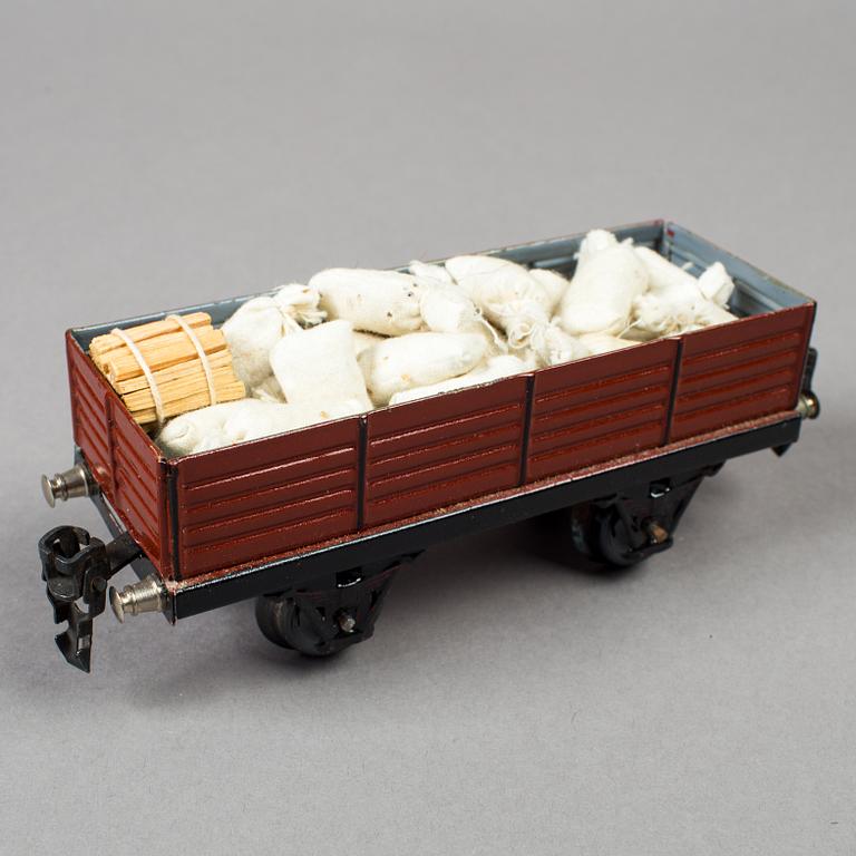 A set of six Märklin train carriages 0 Gauge, Germany, 1920/30s.