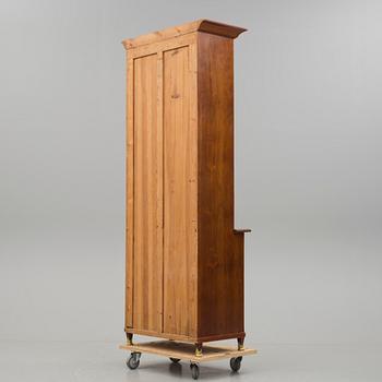BOKSKÅP, empirestil, 1900-talets första hälft.