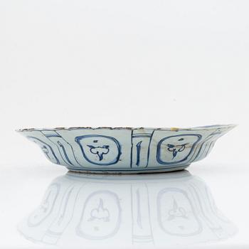 A blue and white dish, Mingdynasty, Wanli (1572-1620).