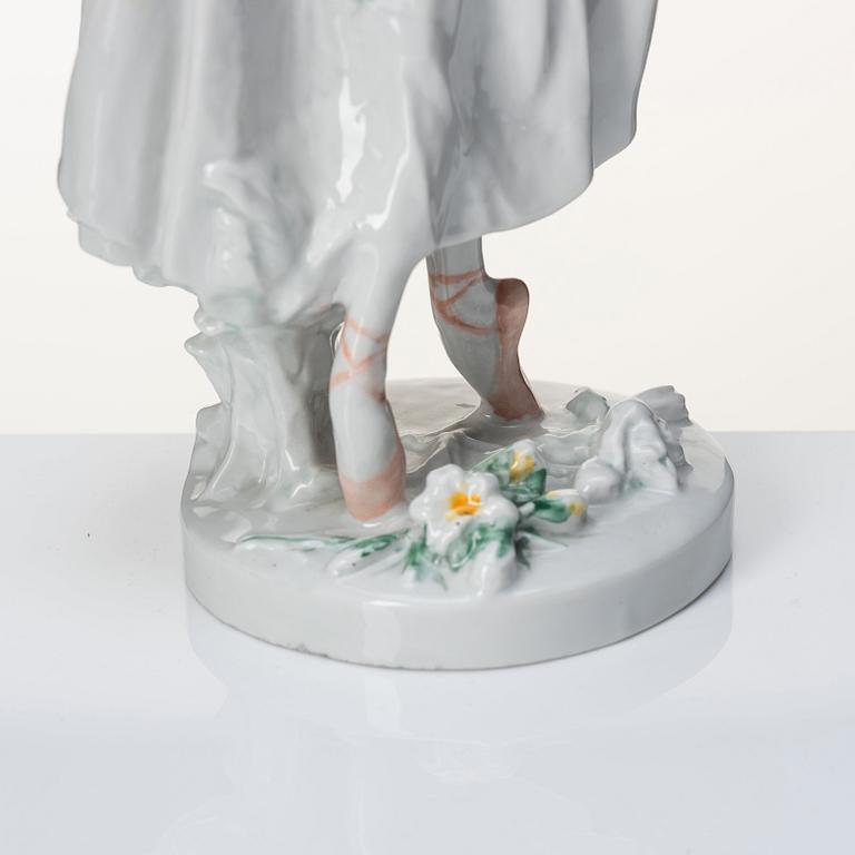 A porcelain ballerina figurine, Lomonosov, 1963.