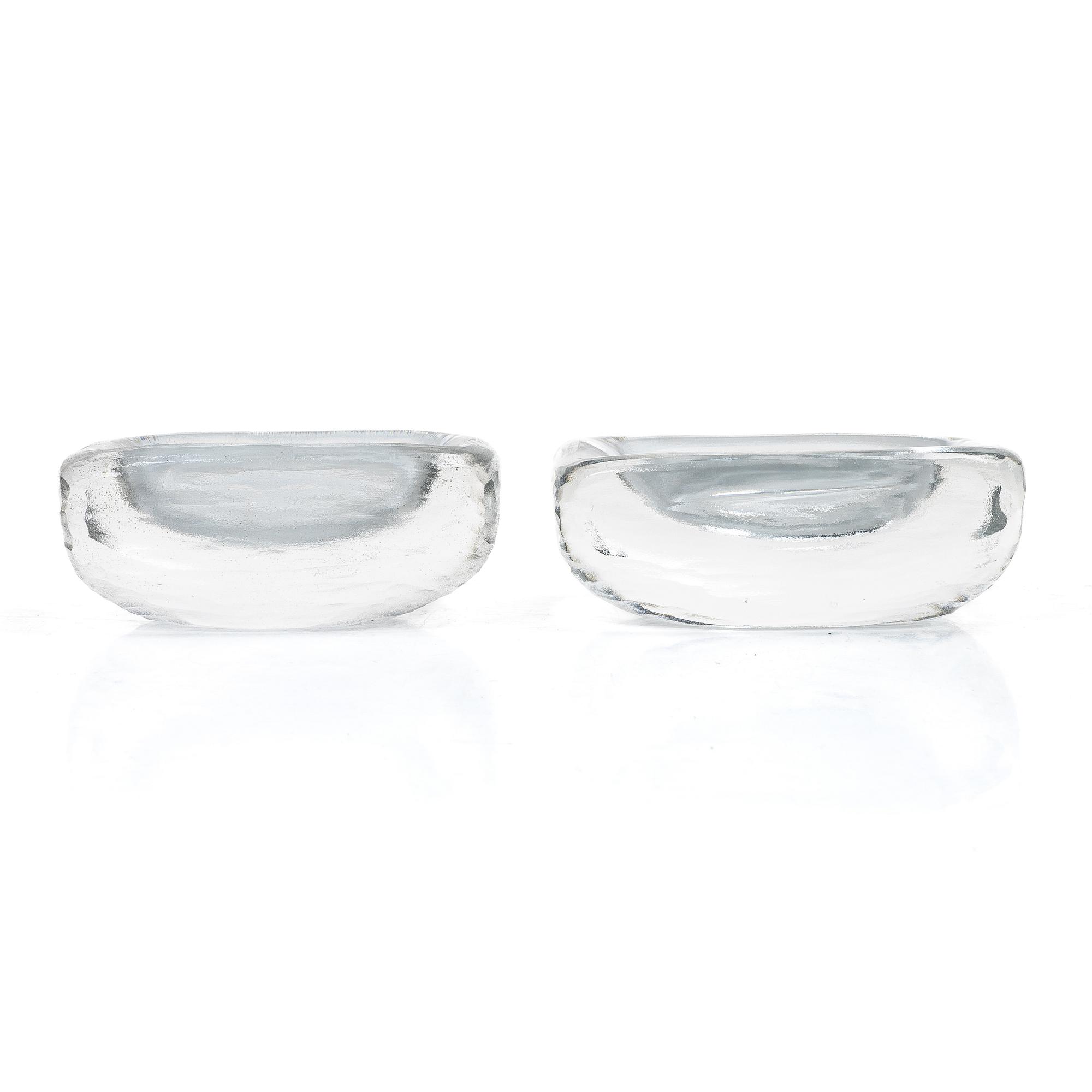 Vicke Lindstrand, Bowls, 4 pcs, glass, “Platina”, Orrefors.