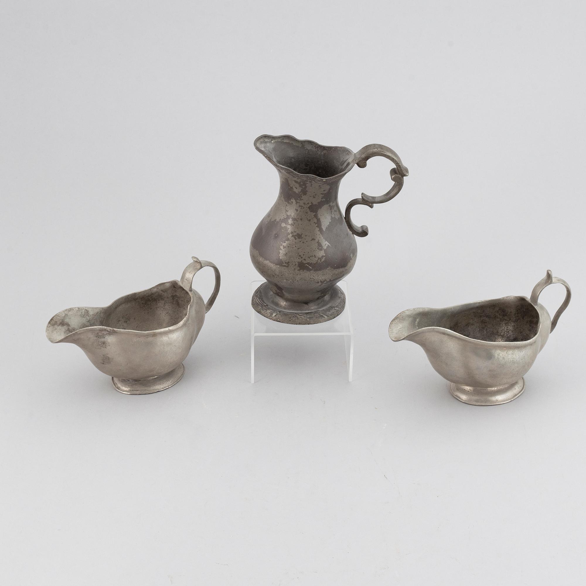 2 saucepans and a pot, pewter, 18th Century.