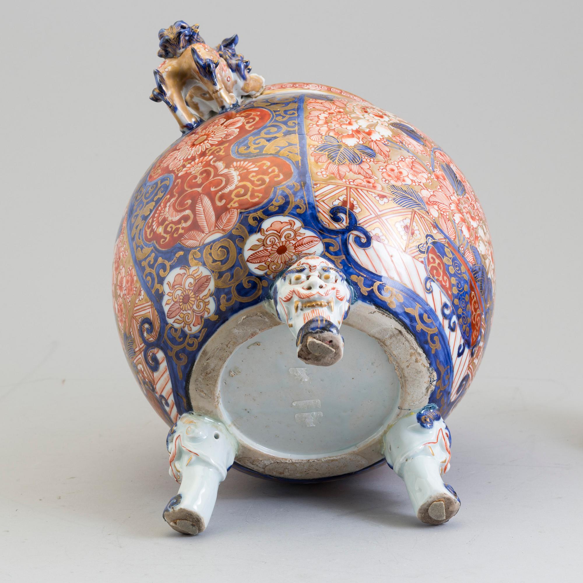 時代物　大型　日本陶器　旧家整理　用途に詳細不明　約1920グラム A large Japanese imari incense burner with cover, Meiji