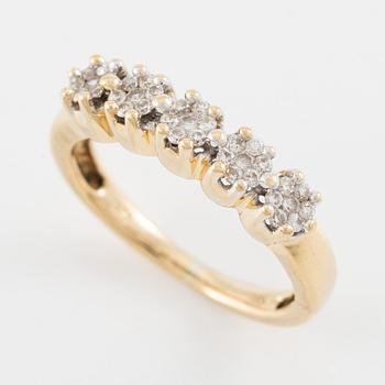 Ring 18K guld med små briljantslipade diamanter.