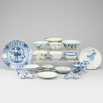 A group of Southeast asian 18 blue and white ceramics, 19-20th century.