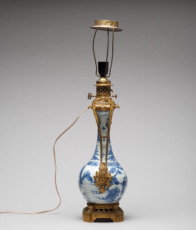 A blue and white Transitional vase, 17th Century.