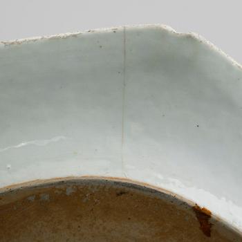 STEKFAT, porslin, Kina, Qianlong 1736-1795.
