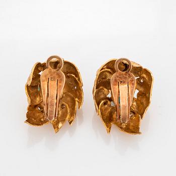 A pair of 18K gold earrings set with turquoises and round brilliant-cut diamonds.
