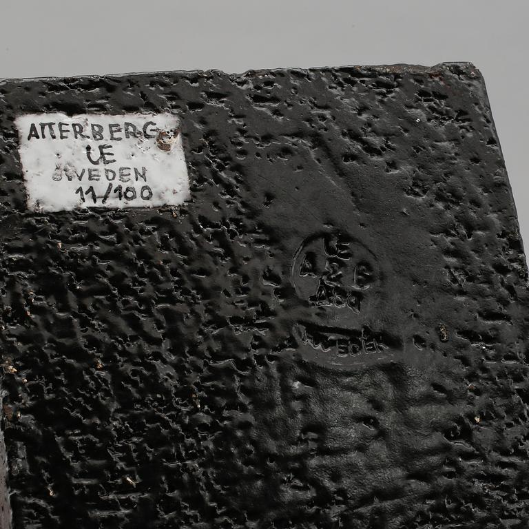 GOLVVAS, lergods, Ingrid Atterberg, Upsala-Ekeby, signerad och numrerad 11/100.