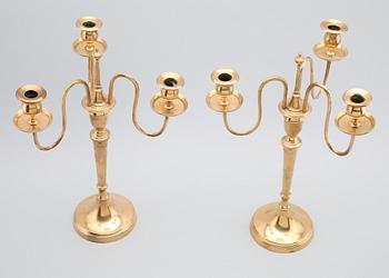 KANDELABRAR, 1 par, mässing, Nils Petter Linderberg, Sundsvall, omkring år 1900.