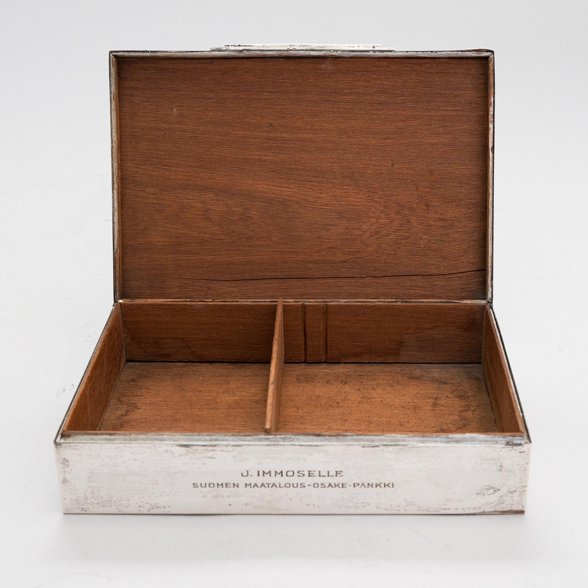 A silver cigar box, Finnish controlmark by Oskar Lindroos, Helsinki 1942.