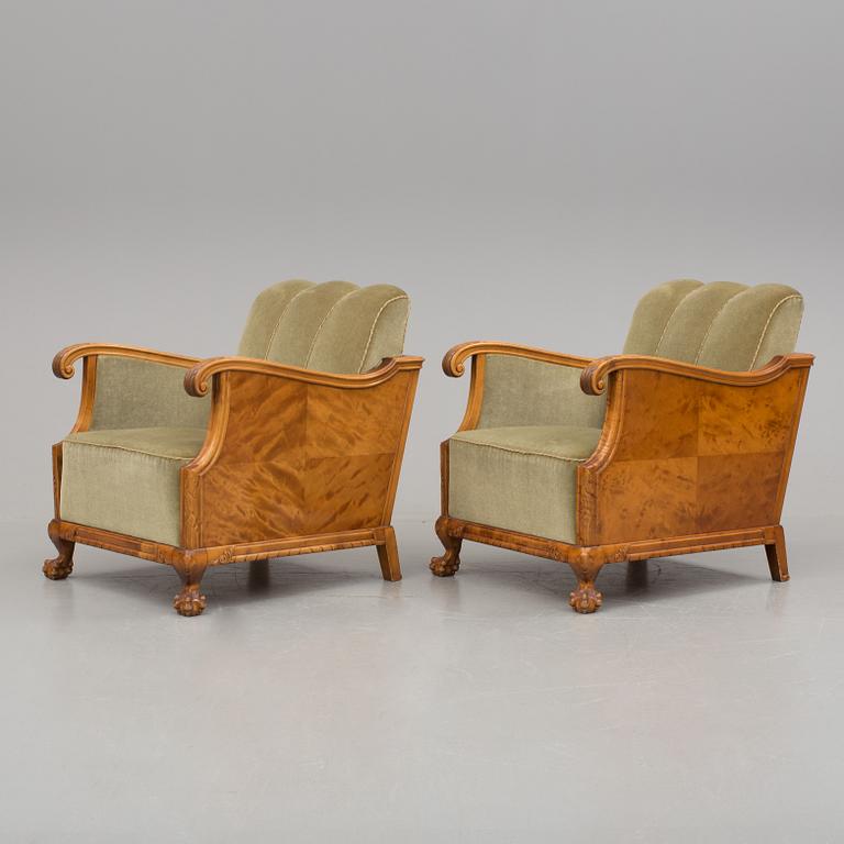 FÅTÖLJER, ett par, 1930/40-tal.