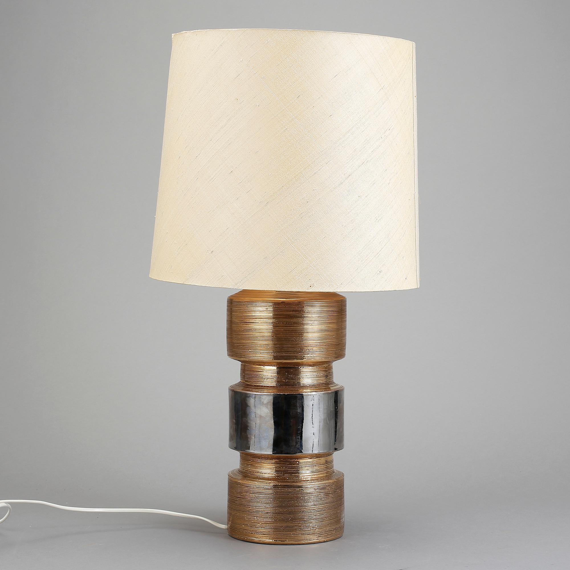 BORDSLAMPA, glaserat lergods. Möjligen Bitossi för Bergboms, 1960-tal.